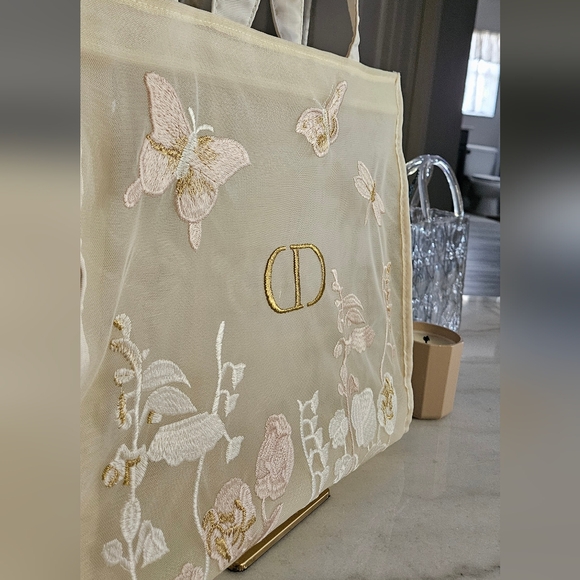 Christian Dior Beauty Butterfly Embroidered Mesh Tote – Gift With Purchase - Picture 5 of 14